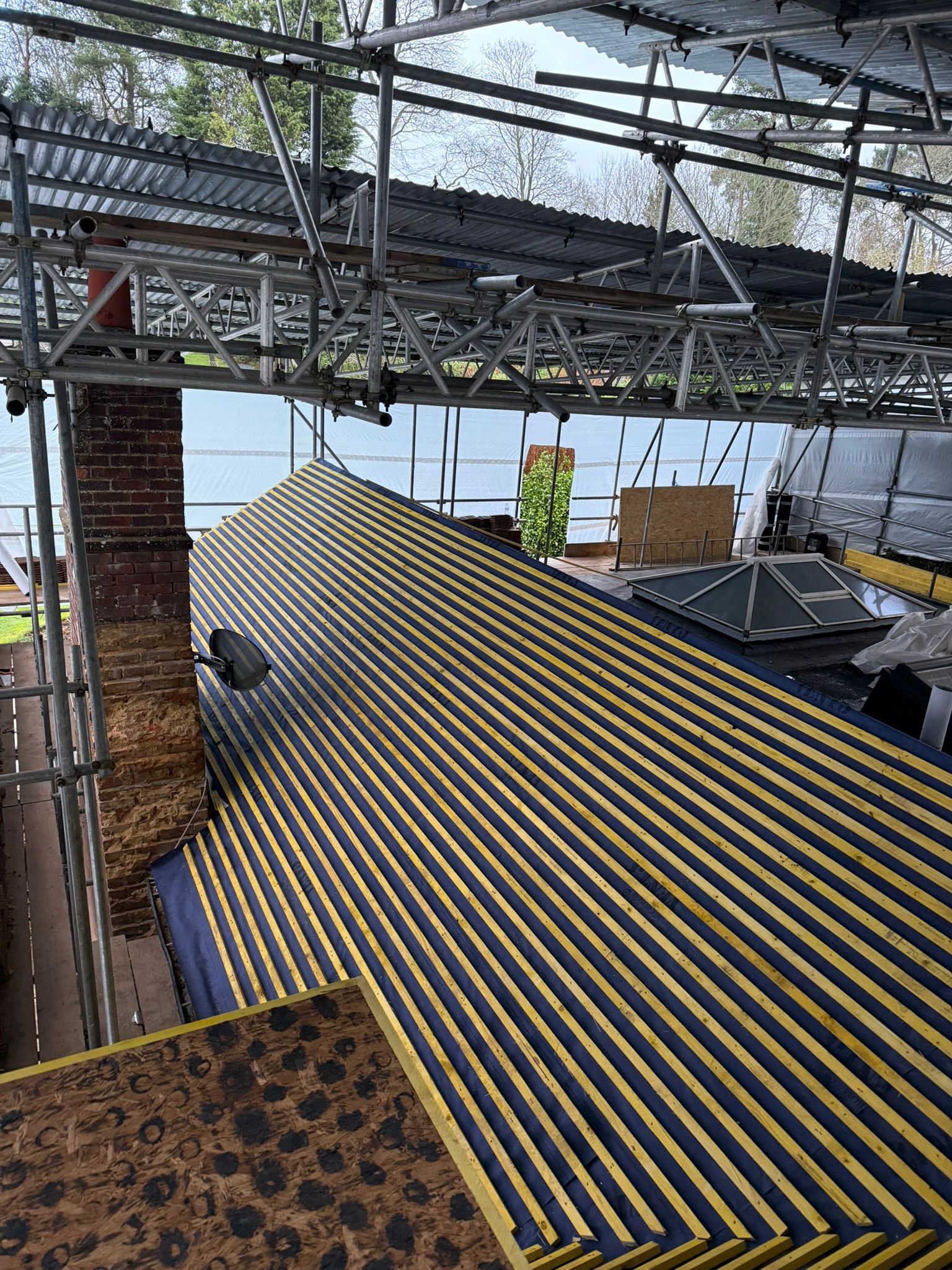 Complete New roof and flat roof Guilford GU 3